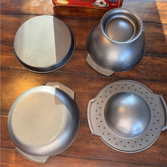 Betty Crocker Bake'n Fill 4 Piece Set - Red and Black - Picture 8 of 8